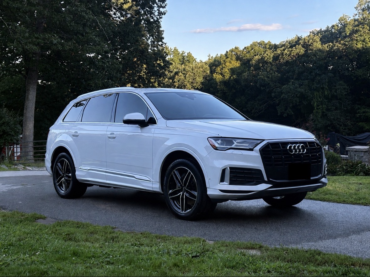 White Audi Q7 SUV detailed with a deep glossy exterior finish